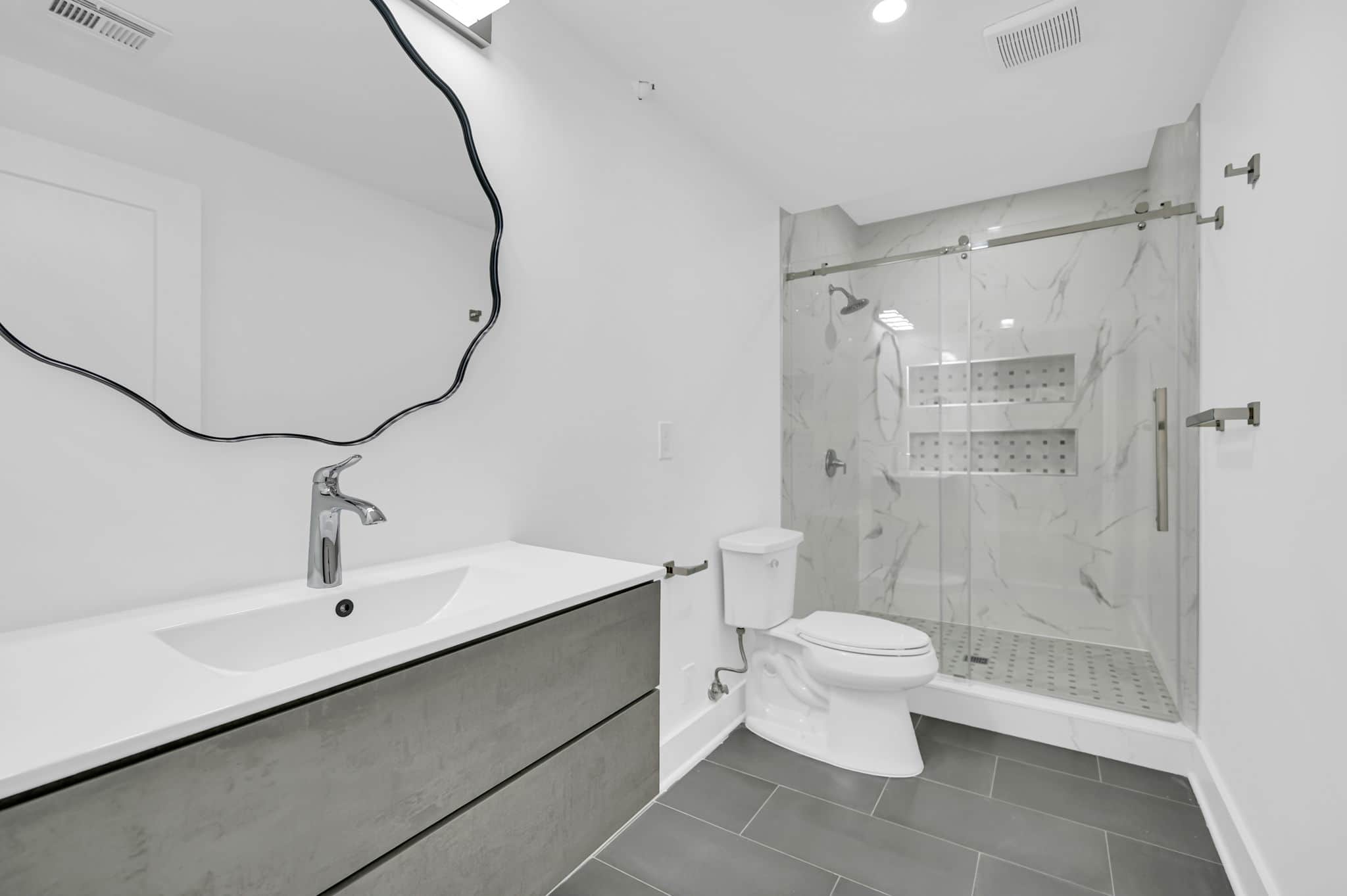 54 Melrose Dr Livingston NJ bathroom photo 21