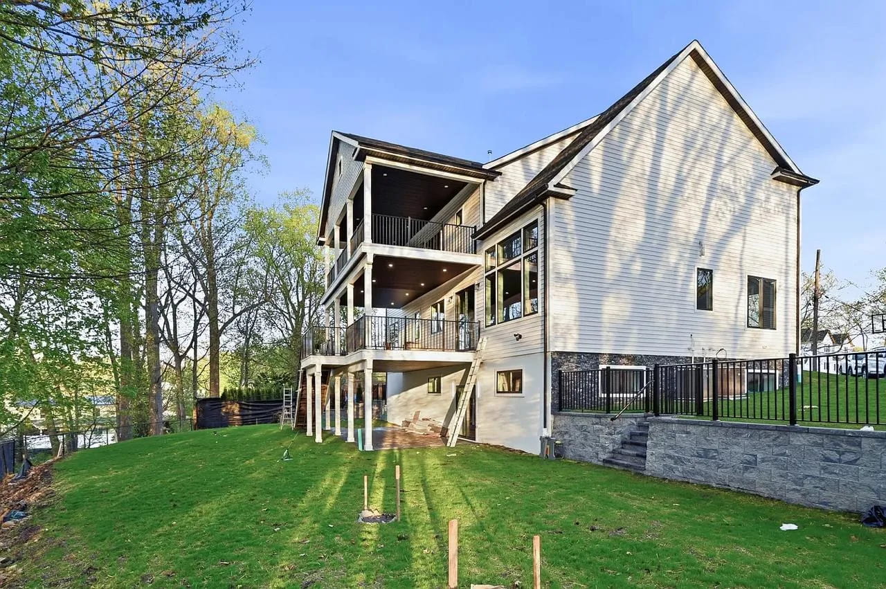 11 Elmwood CT Livingston NJ