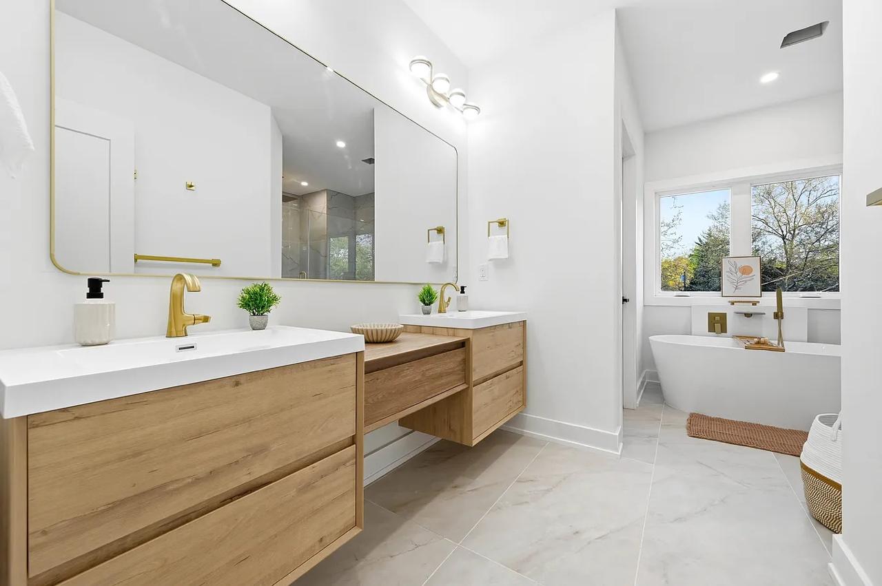 11 Elmwood CT Livingston NJ bathroom photo 2