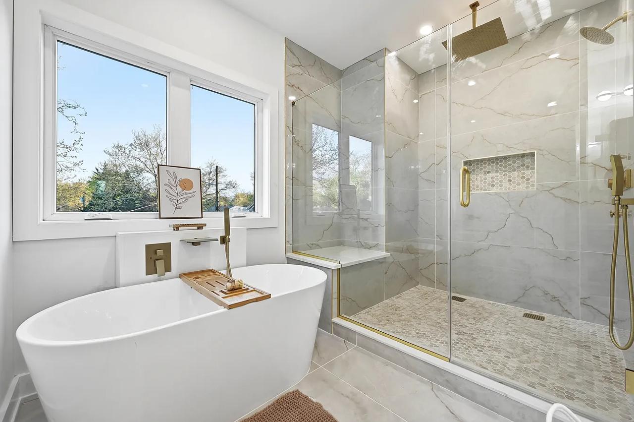11 Elmwood CT Livingston NJ bathroom photo 3