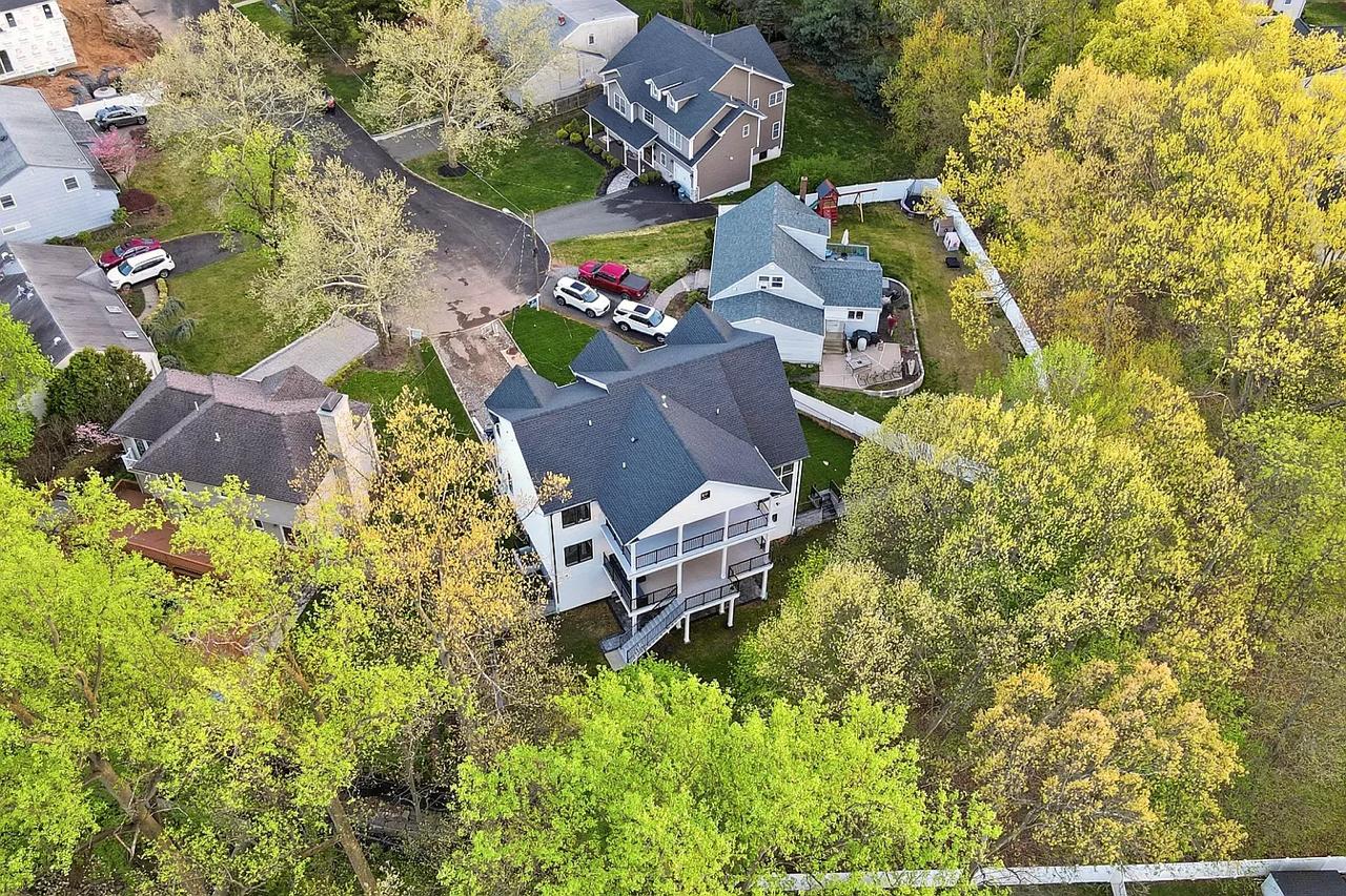 11 Elmwood CT Livingston NJ photo 17
